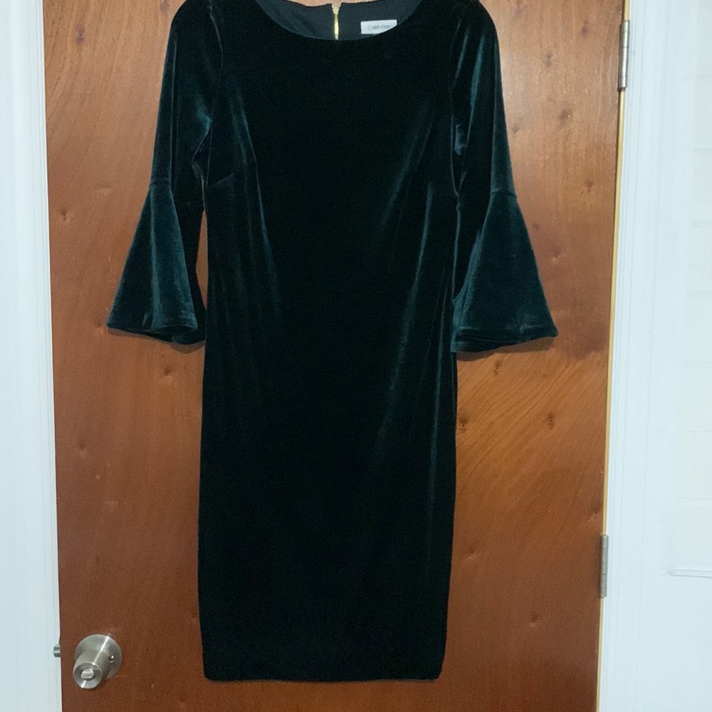 Calvin Klein Green Velvet size 8 midi with elbow bell sleeve